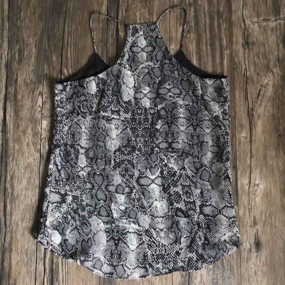 🔥 TREND ALERT! RW&CO Grey & Black Snake Skin Camisole Tank - Picture 2 of 5